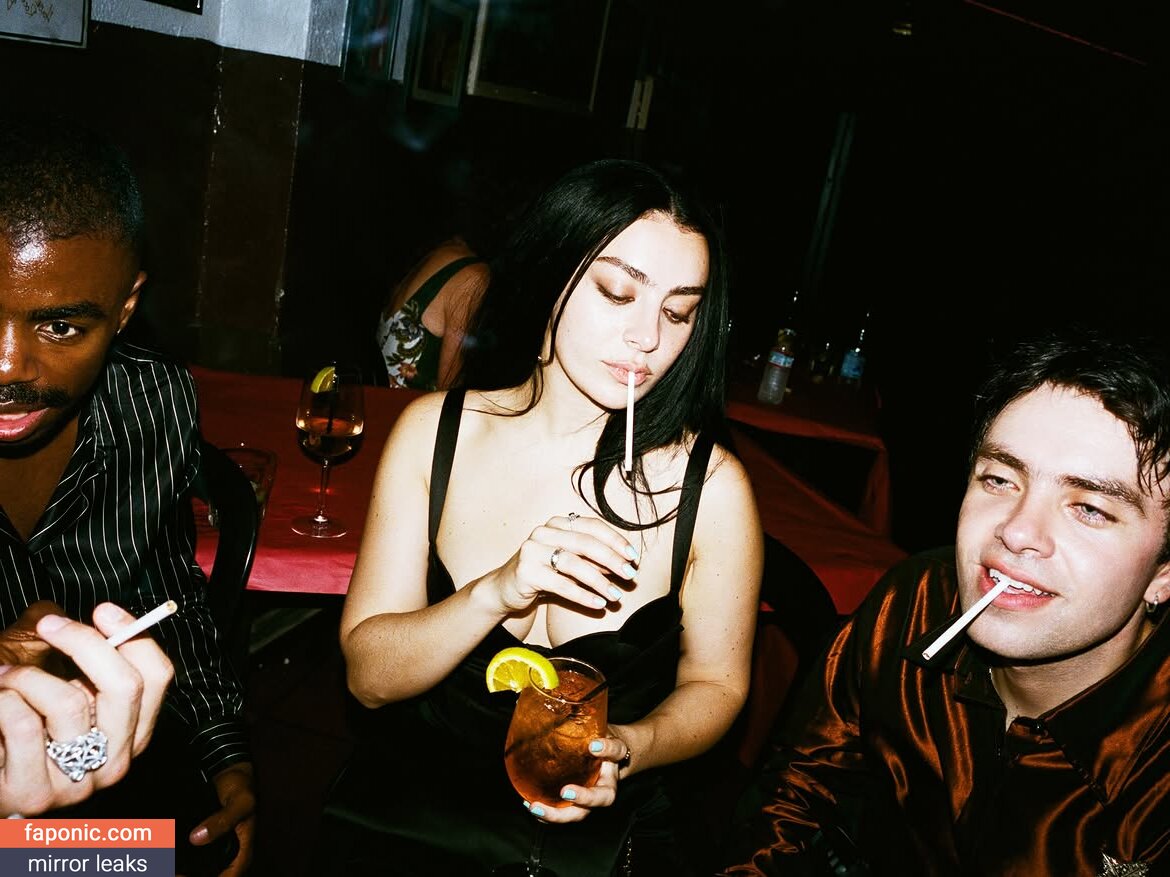 Charli XCX, charli_xcx, charlignarly, charlixcx, https: Meztelen kiszivárgások OnlyFans Fotó #7