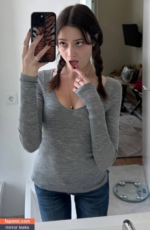 caitlinerinoneill, heyitsapril Meztelen kiszivárgások OnlyFans Fotó #4