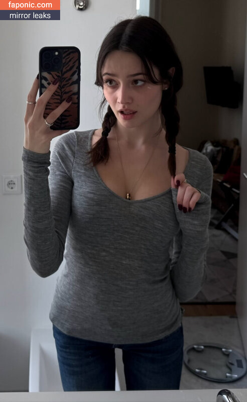caitlinerinoneill, heyitsapril Meztelen kiszivárgások OnlyFans Fotó #8