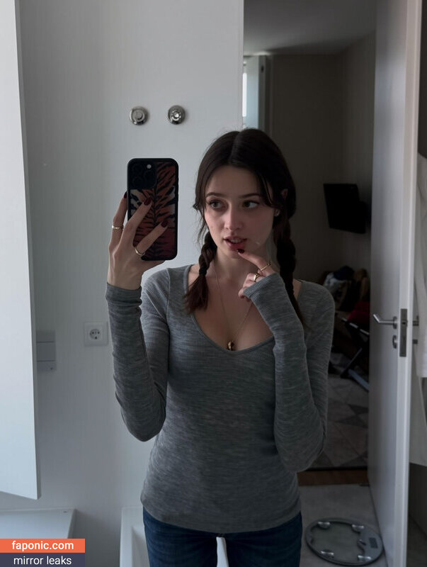 caitlinerinoneill, heyitsapril Meztelen kiszivárgások OnlyFans Fotó #9
