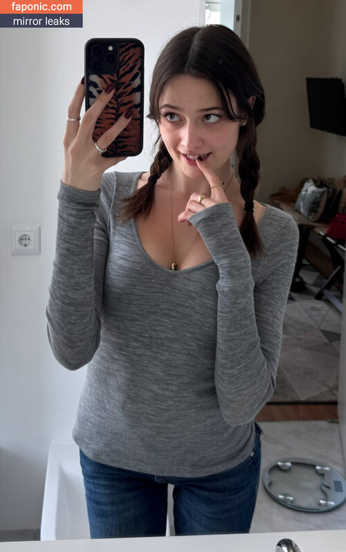 caitlinerinoneill, heyitsapril Meztelen kiszivárgások OnlyFans Fotó #11