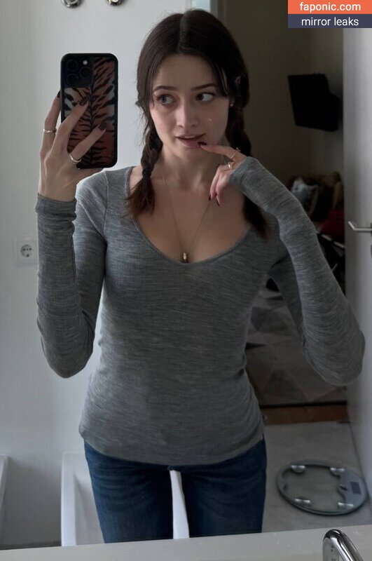 caitlinerinoneill, heyitsapril Meztelen kiszivárgások OnlyFans Fotó #14