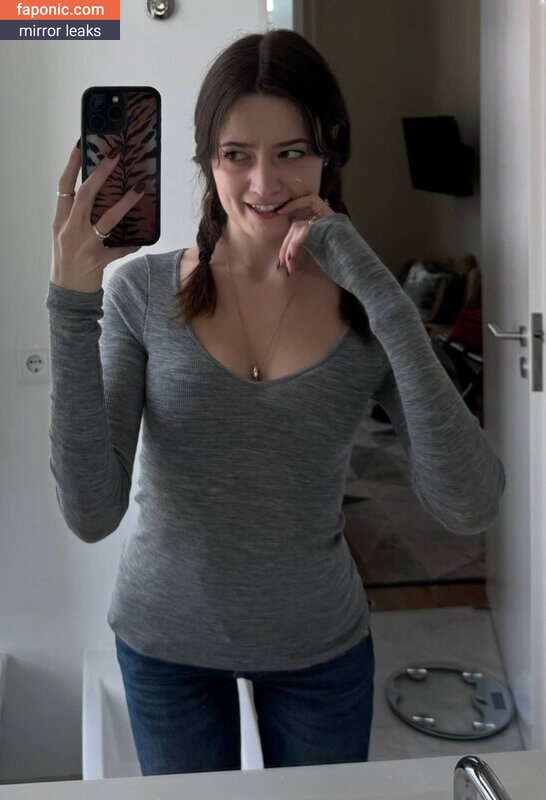 caitlinerinoneill, heyitsapril Meztelen kiszivárgások OnlyFans Fotó #17